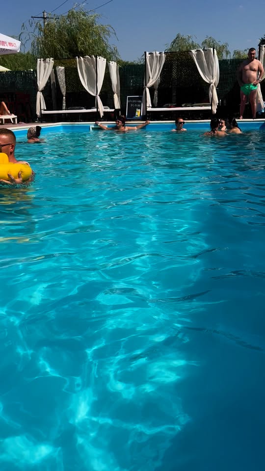 Piscina în aer liber, vara